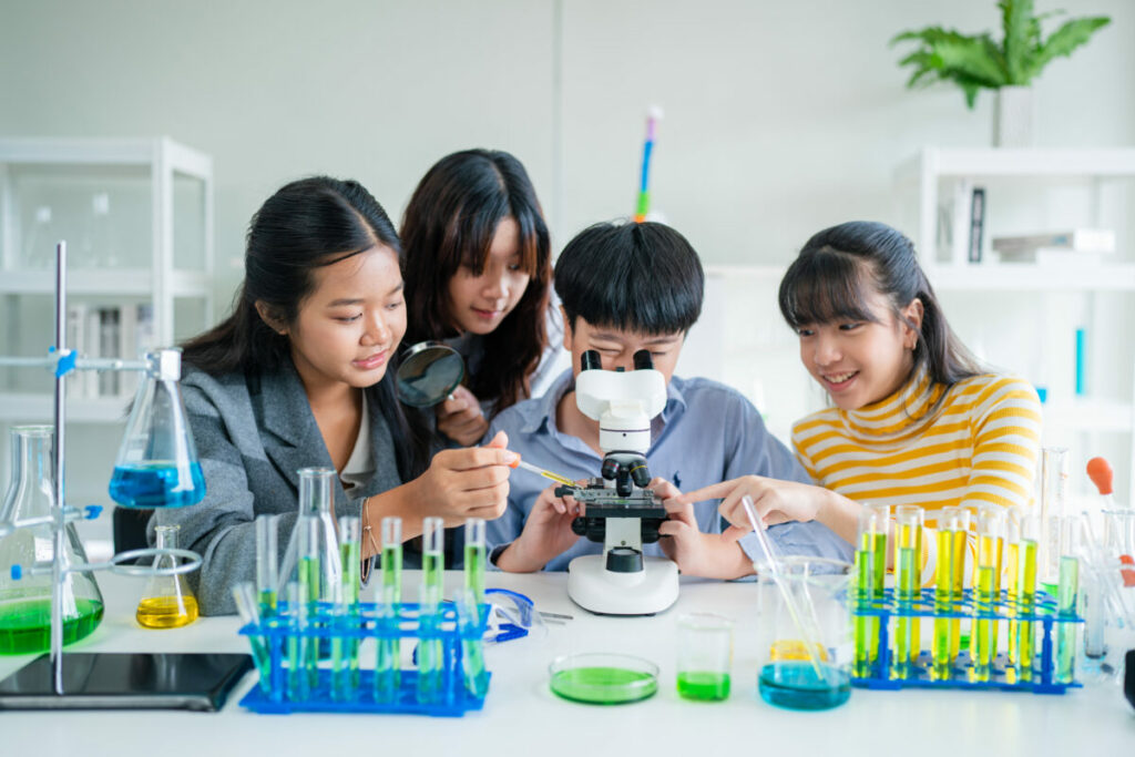 Hoạt động ngoại khóa cho con: Cách chọn đúng để hỗ trợ mục tiêu du học