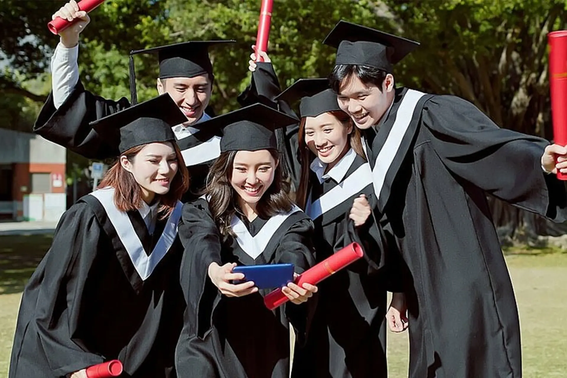 Chiến lược mùa hè: Cẩm nang chuẩn bị sớm cho kỳ nộp đơn EA/ED dành cho học sinh lớp 11-12